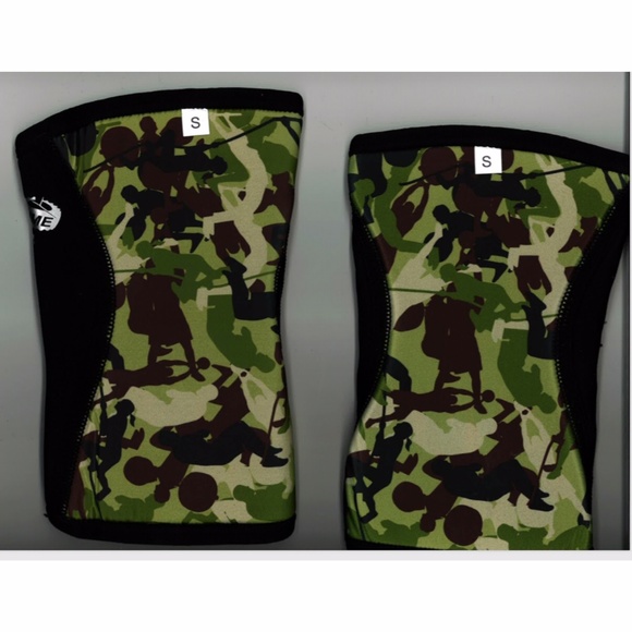 Compression Knee Sleeves, Reversible Camo/ Flag - Picture 3 of 7